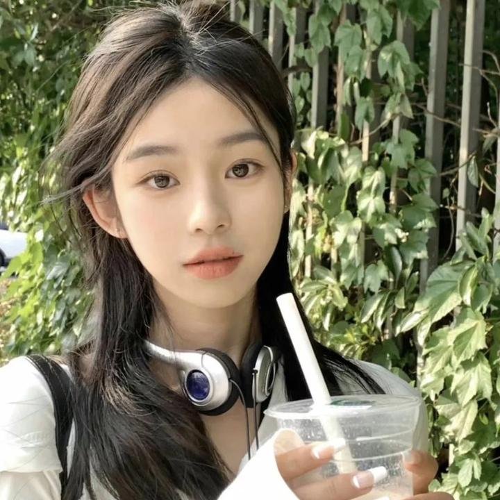 我才不要和人类恋爱呢